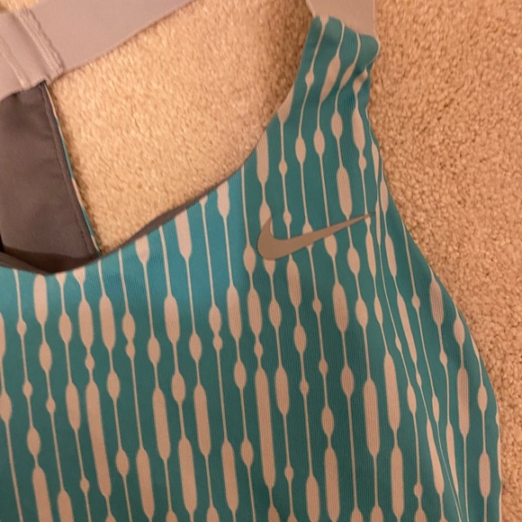 Nike Workout Tank - Picture 3 of 7